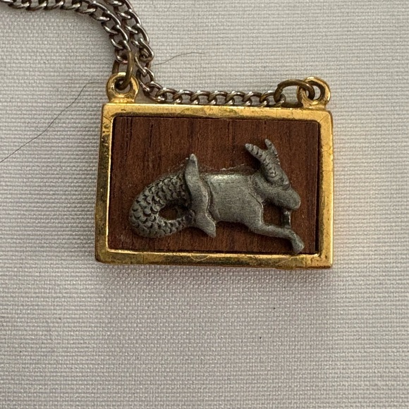 Vintage Capricorn Zodiac Charm Wood Gold Tone Sea Goat Necklace MCM Mythology - Picture 1 of 6